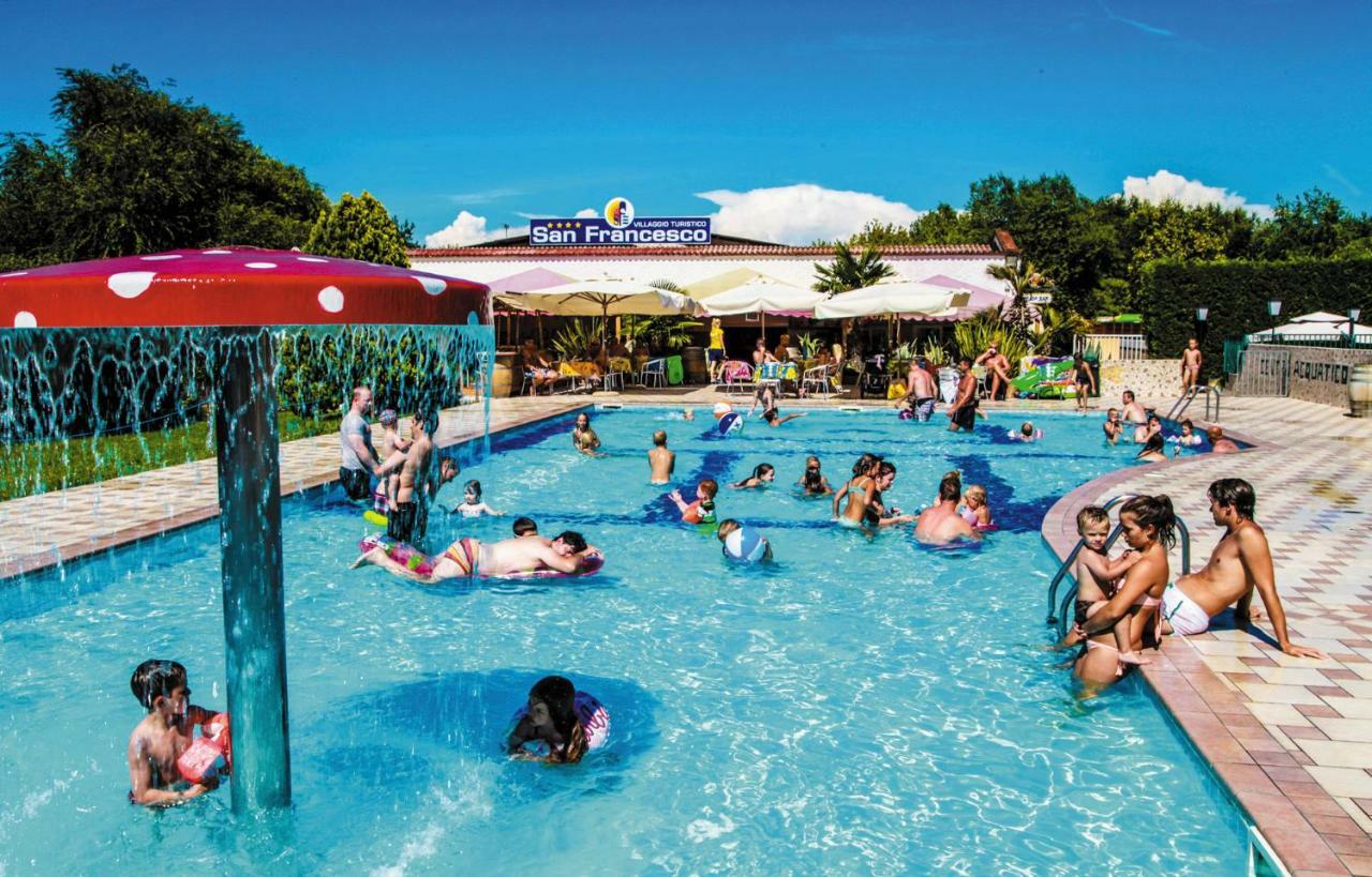 Victoria Mobilehome In Centro Vacanze San Francesco Дуна-Верде Экстерьер фото